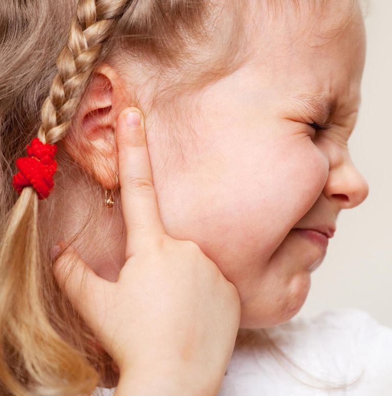 عنصري نفسه نقص  أنواع وأعراض ألم الأذن عند الأطفال.. وكيفية علاجه