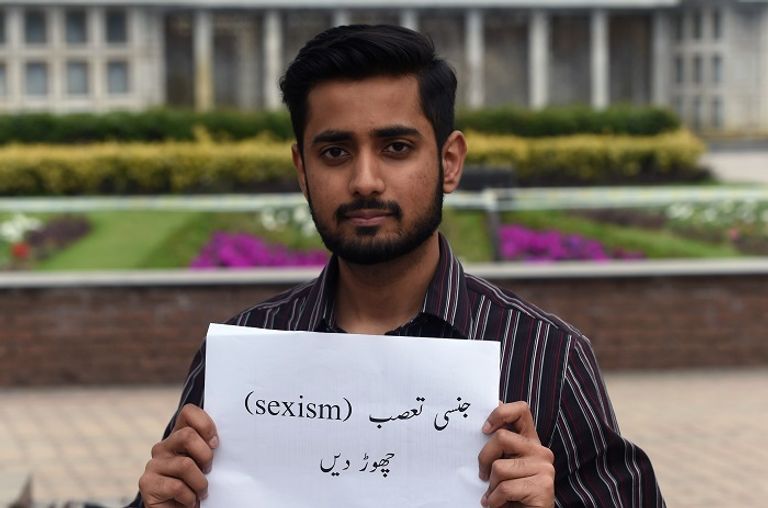 غضب في باكستان من لافتات مسيرة نسائية