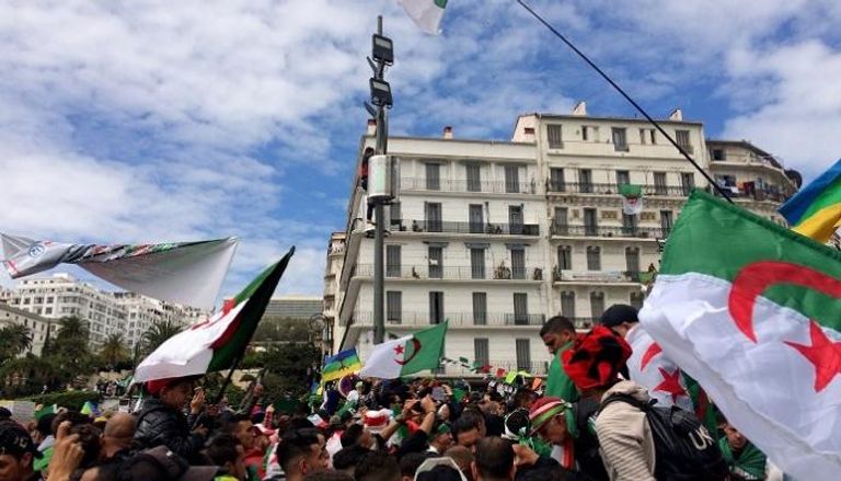 مظاهرات الجمعة السابعة في الجزائر ضد بقاء رموز بوتفليقة