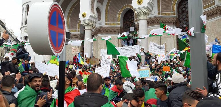 مظاهرات الجمعة السابعة في الجزائر ضد بقاء رموز بوتفليقة