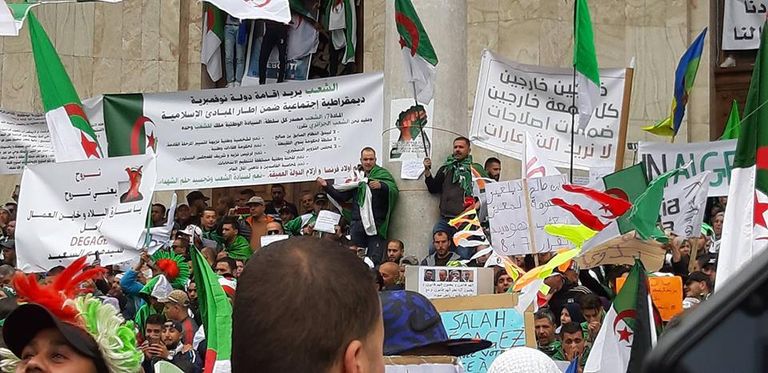 مظاهرات الجمعة السابعة في الجزائر ضد بقاء رموز بوتفليقة
