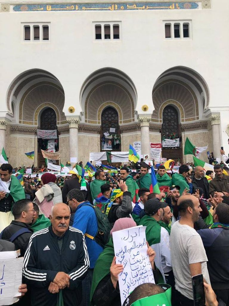 مظاهرات الجمعة السابعة في الجزائر ضد بقاء رموز بوتفليقة