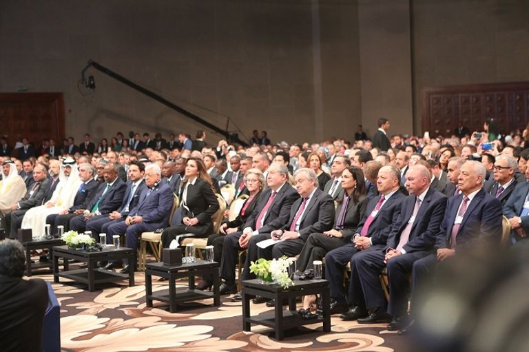 الملك عبدالله يلقي كلمته أمام المنتدى