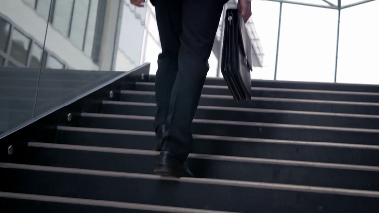 الابتعاد عن الوجبات السريعة يقلل من خشونة الركبة