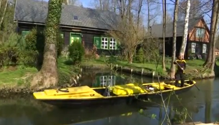 قرية ألمانية تستعين بالقوارب لإيصال البريد منذ 120 عاما