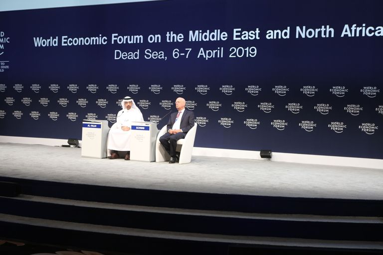 خالد الفالح وزير الطاقة السعودي في جلسة له خلال أعمال المنتدى الاقتصادي العالمي خالد الفالح: السعودية لن تتخلى عن صناعة النفط والغاز