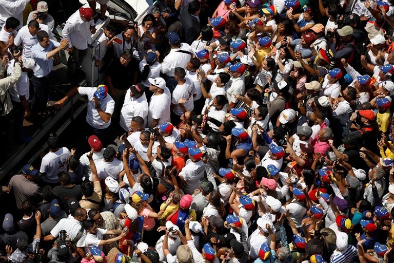 مسيرة في كاراكاس ضد الرئيس الفنزويلي نيكولاس مادورو - رويترز