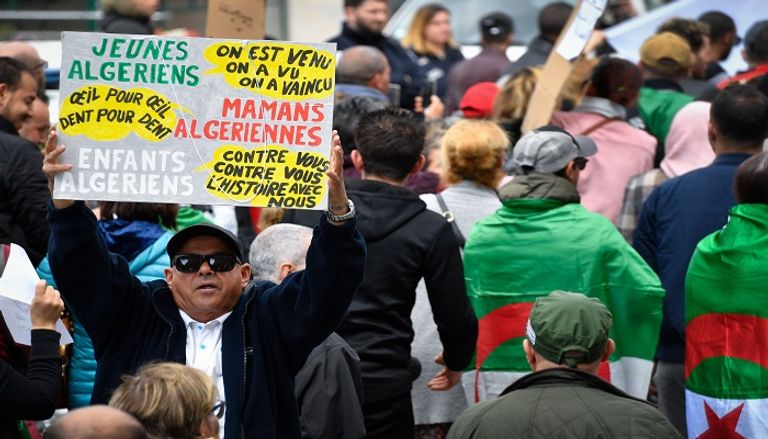مظاهرة الجالية الجزائرية في باريس - الفرنسية
