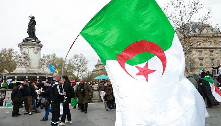 مظاهرة الجالية الجزائرية في باريس - الفرنسية