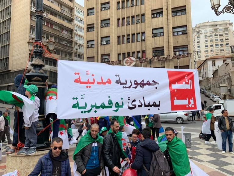 مظاهرات في الجزائر مطالبة برحيل رموز نظام بوتفليقة