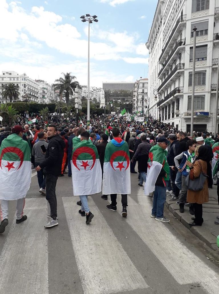 مظاهرات في الجزائر مطالبة برحيل رموز نظام بوتفليقة