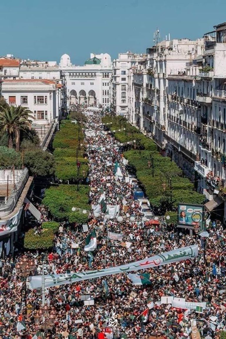 مظاهرات في الجزائر مطالبة برحيل رموز نظام بوتفليقة