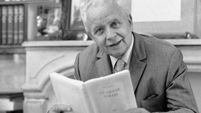 "العريش الخشبي" بمنزل الشاعر آراجون يفتح أبوابه للمبدعين من جديد