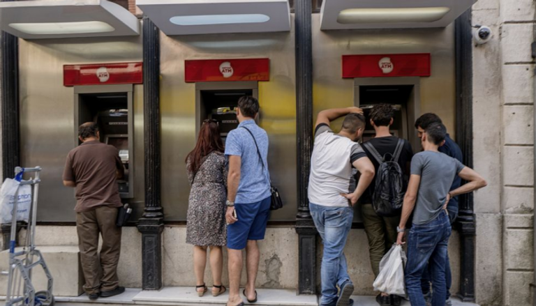 البنوك التركية تتحمل عبء هبوط الليرة