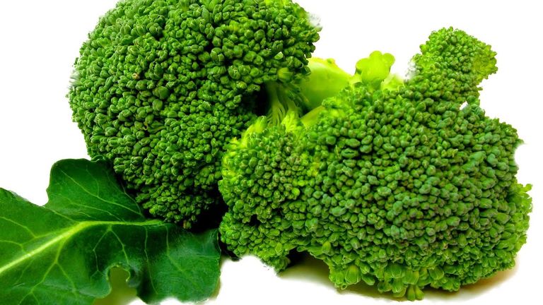 أسباب ضعف الأظافر.. و5 أطعمة تحافظ على صحتها