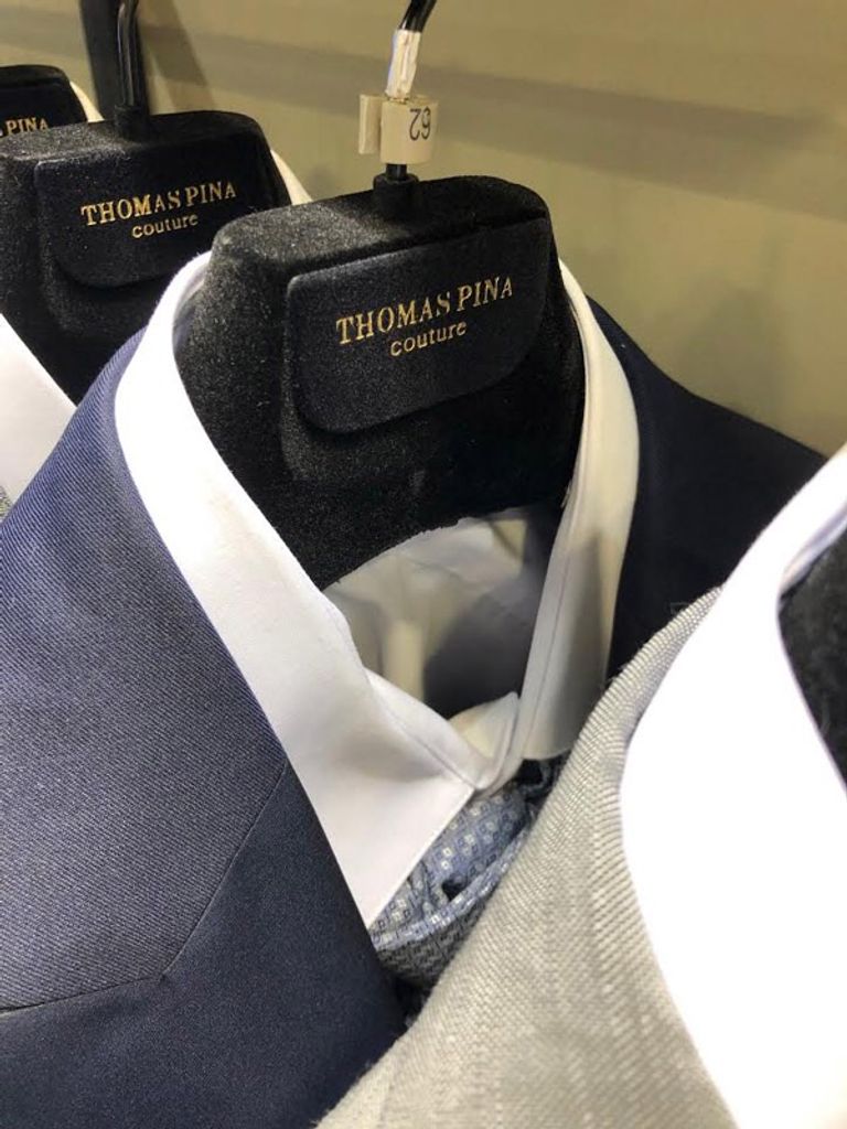 ألوان مجموعة توماس بينا تنوعت بين الرمادي والبورجوندي