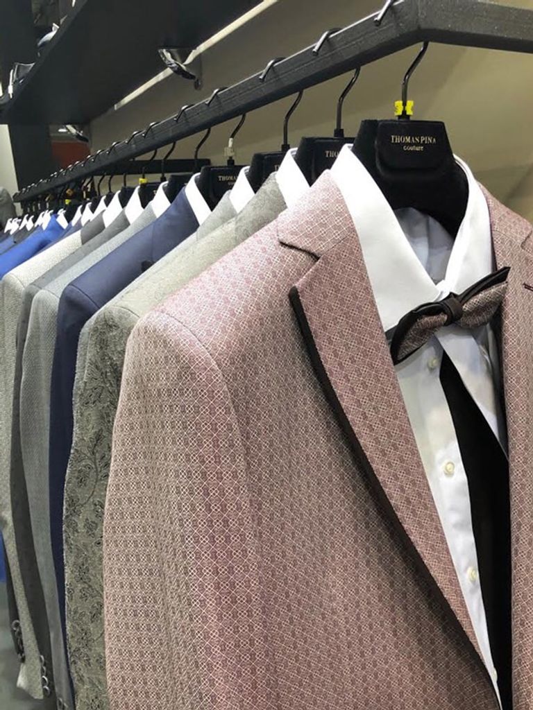 ألوان مجموعة توماس بينا تنوعت بين الرمادي والبورجوندي