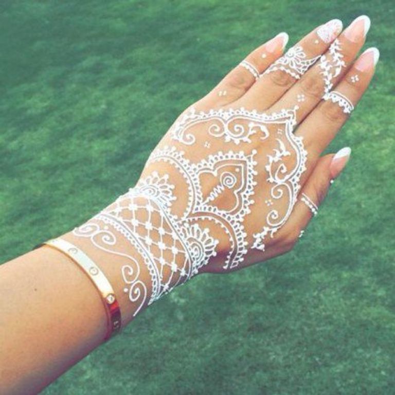 "الحناء البيضاء" موضة صالونات التجميل في 2019