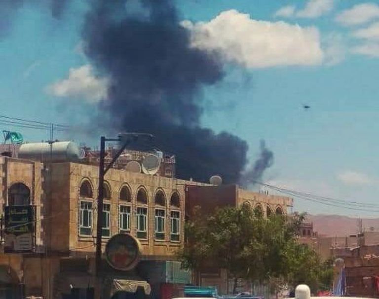 نشطاء يمنيون يوثقون انفجار سعوان الحوثي