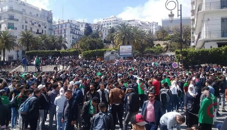 مظاهرات في الجزائر ضد تولي بن صالح رئاسة الدولة مؤقتا