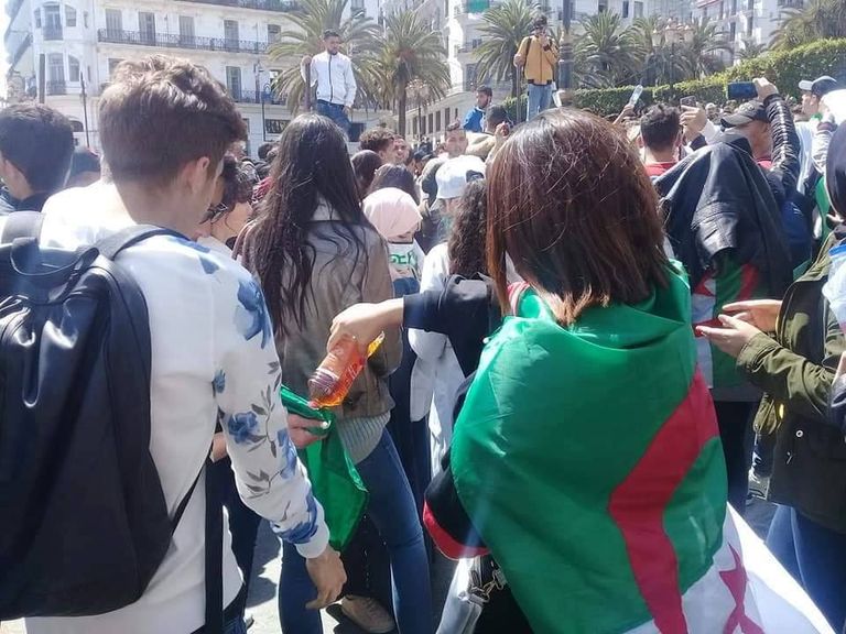 مظاهرات في الجزائر ضد تولي بن صالح رئاسة الدولة مؤقتا