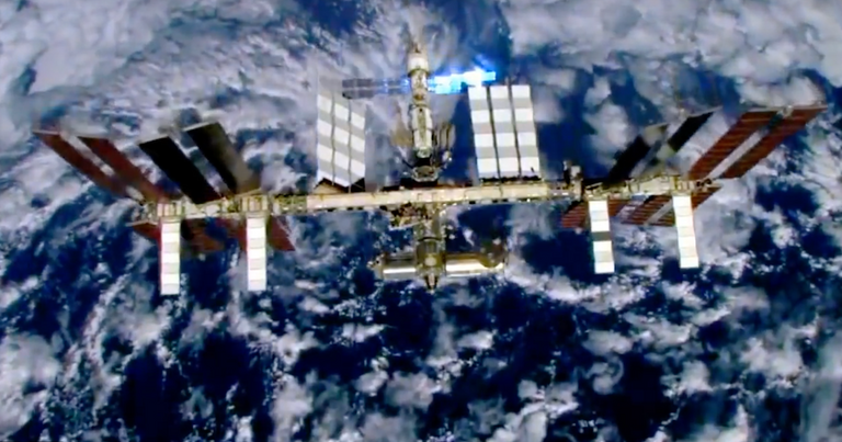 رائد الفضاء الكندي كريس هادفيلد