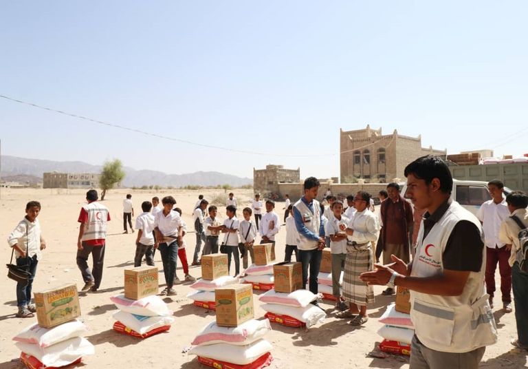 توزيع مساعدات الهلال الأحمر الإماراتي في محافظة شبوة