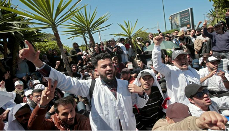 مئات المعلمين المغاربة يحتجون مجددا للمطالبة بعقود عمل دائمة