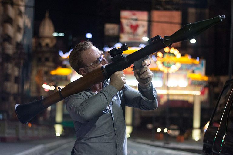 ستيفن سيجال في مشهد من فيلم "القائد العام"