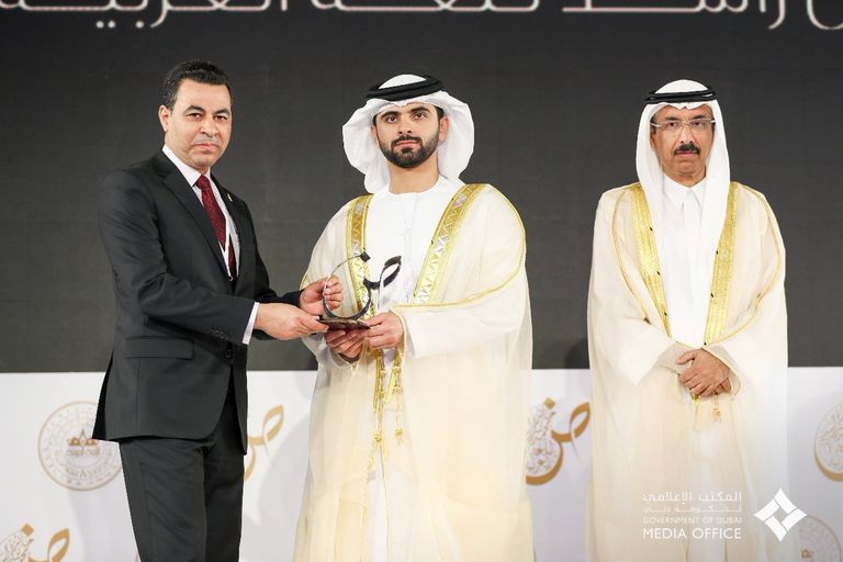 منصور بن محمد يكرم الفائزين بجائزة "محمد بن راشد للغة العربية"