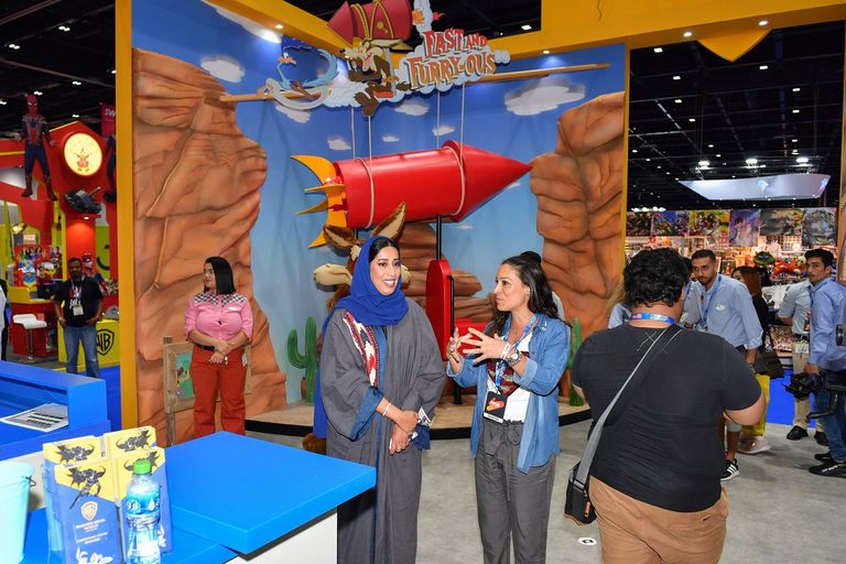 منى المري تفتتح معرض الشرق الأوسط للأفلام والقصص المصورة 