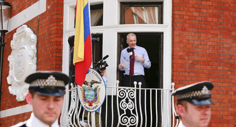 جوليان أسانج مؤسس موقع التسريبات الاشهر ويكيليكس