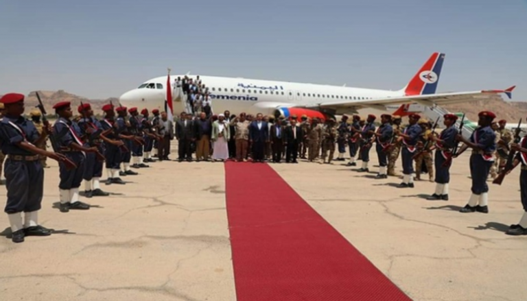 رئيس الحكومة اليمنية لدى وصوله مطار سيئون