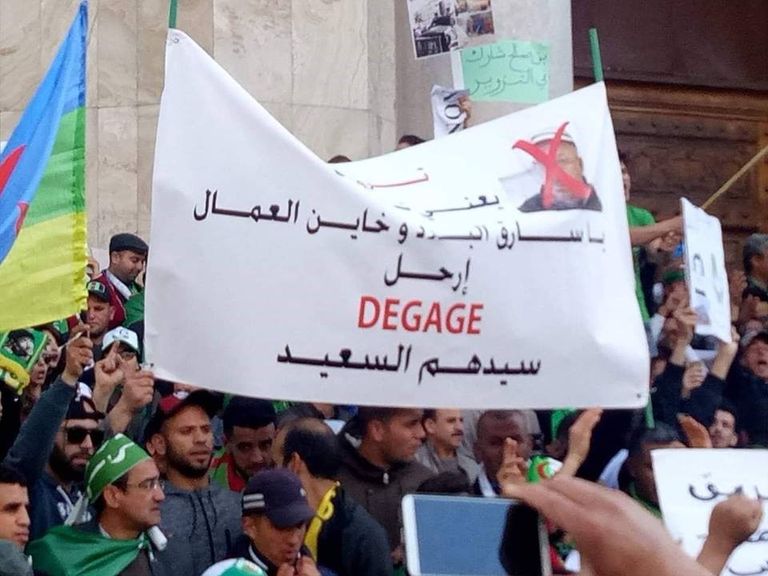 مظاهرات حاشدة بالجزائر في الجمعة الثامنة رافضة تولي بن صالح رئاسة الدولة مؤقتاً