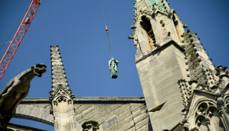 عملية ترميم واسعة لتماثيل برج كاتدرائية نوتردام في باريس