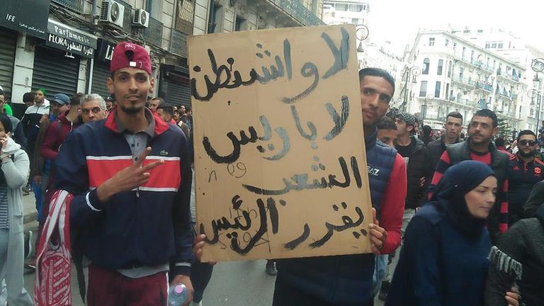 مظاهرات في الجزائر مطالبة بالتغيير الجذري مظاهرات في الجزائر مطالبة بتغيير كل نظام بوتفليقة
