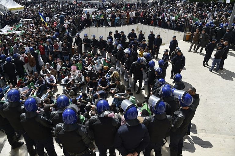 انتشار أمني مكثف في مظاهرات الجزائر جانب من مظاهرات الجزائر