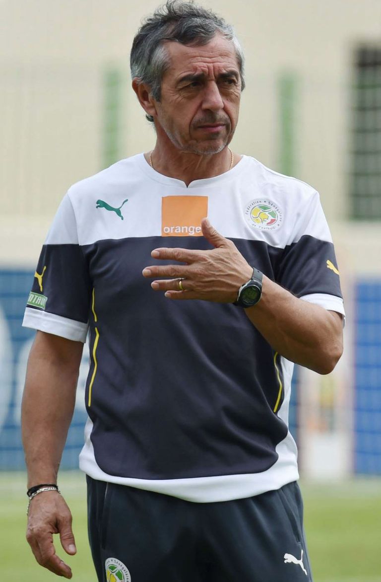 إيمانويل أمونيكي مدرب تنزانيا