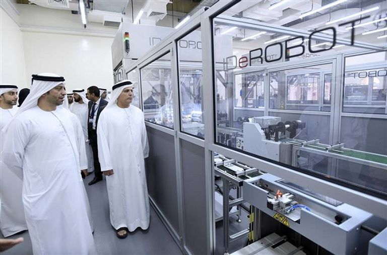 أول مصنع بالعالم يستخدم "الروبوت" لإنتاج لوحات المركبات 