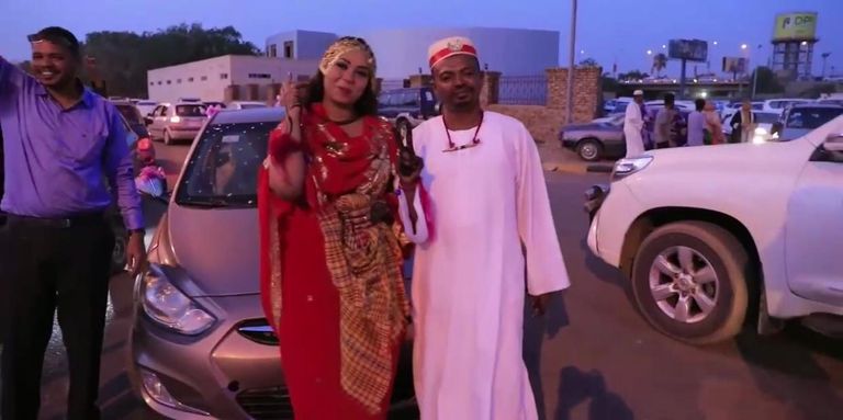 جانب من اعتصامات السودانيين أمام مقر القيادة العامة للجيش