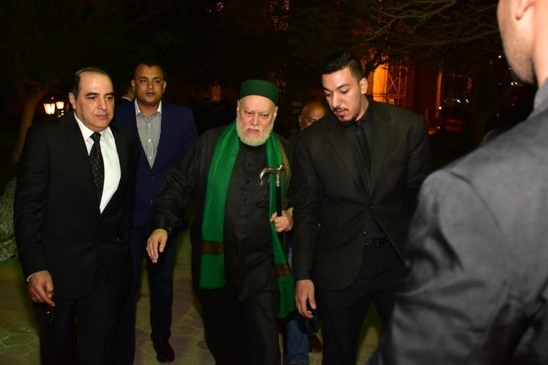 محمد هنيدي في عزاء الفنان محمود الجندي