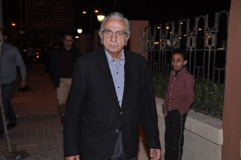 محمد هنيدي في عزاء الفنان محمود الجندي