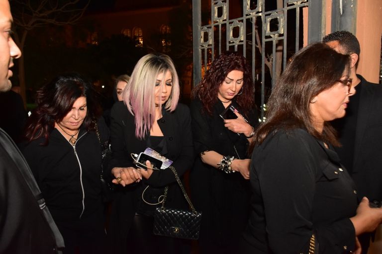 محمد هنيدي في عزاء الفنان محمود الجندي