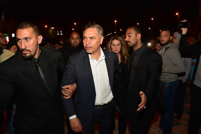 محمد هنيدي في عزاء الفنان محمود الجندي