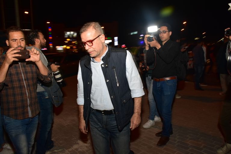 محمد هنيدي في عزاء الفنان محمود الجندي