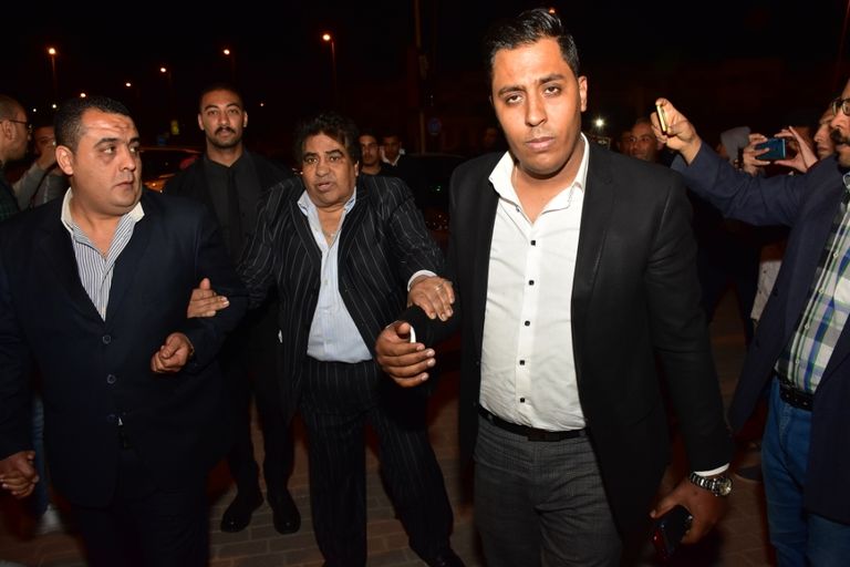 محمد هنيدي في عزاء الفنان محمود الجندي