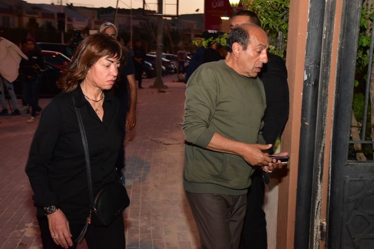 محمد هنيدي في عزاء الفنان محمود الجندي