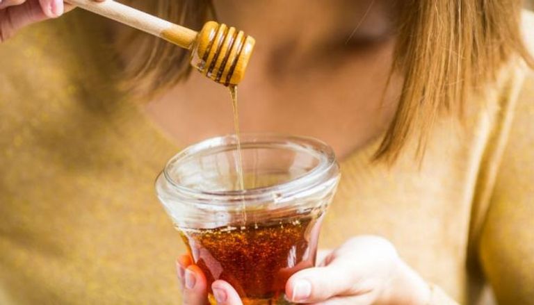 العسل له الكثير من الفوائد للبشرة الدهنية