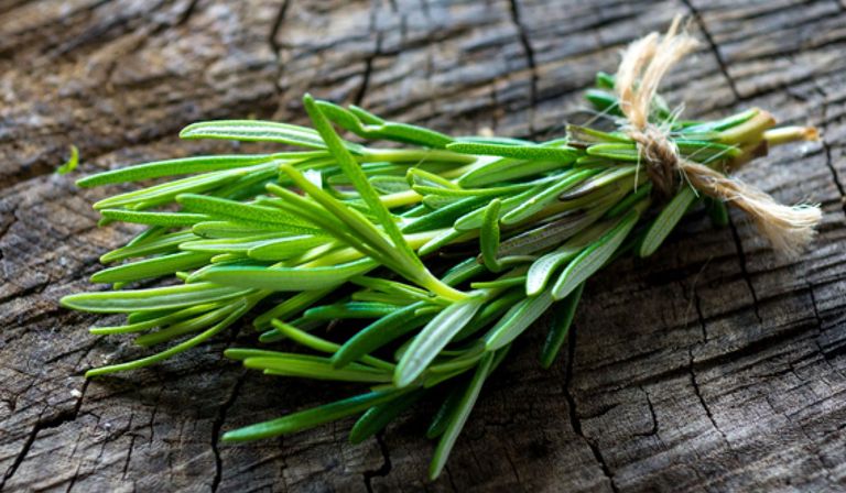 إكليل الجبل لعلاج القلق النفسي أسباب القلق النفسي متعددة