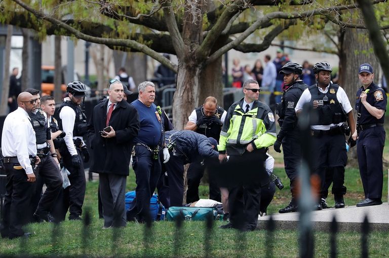 رجل يشعل النار في نفسه أمام البيت الأبيض